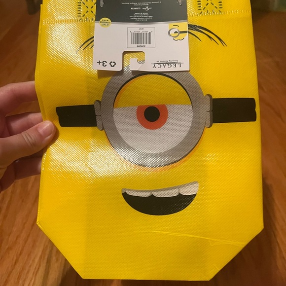 BRAND NEW: Minions Movie Toys (4) and Gift Bags (2) - Picture 6 of 7